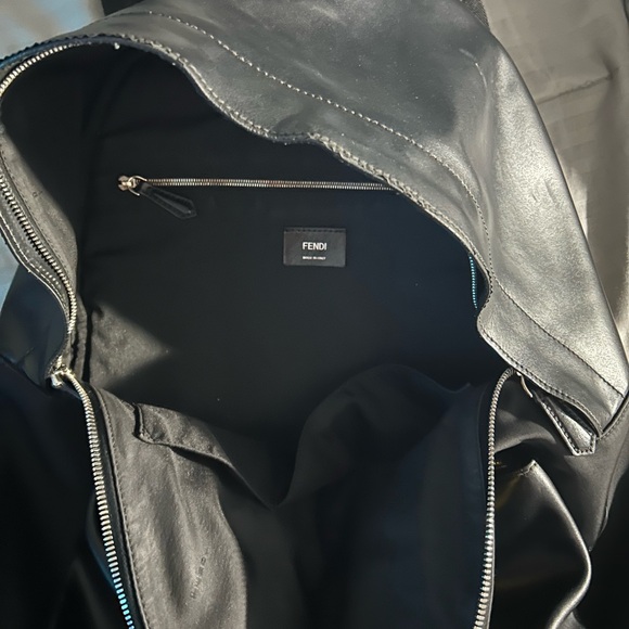 Beautiful designer bag in great condition and going for an amazinging price - Picture 2 of 4